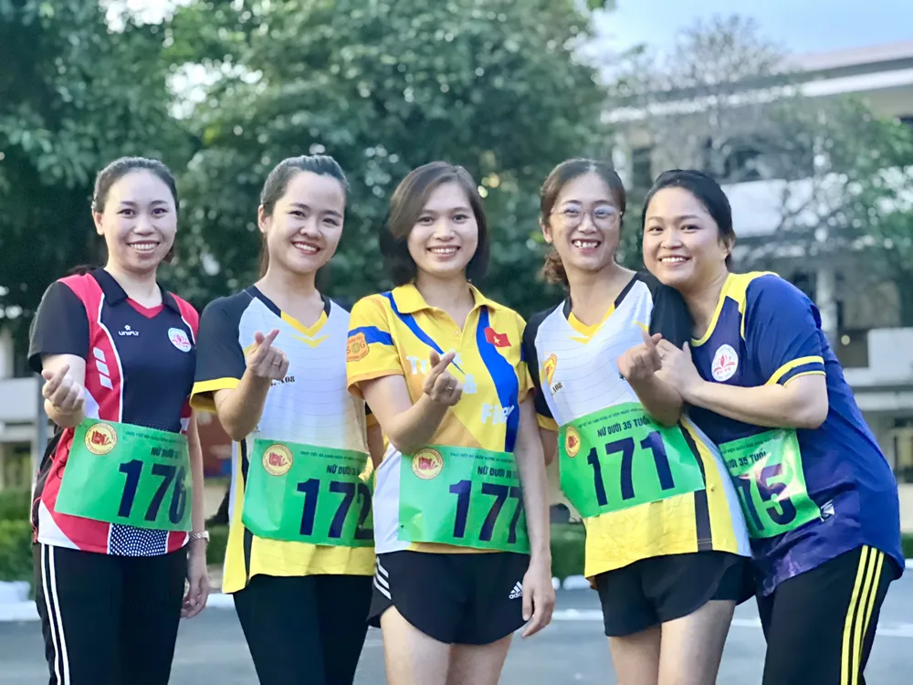 Những VĐV nhí nhảng và vui nhộn nhất của giải Việt dã. Ảnh: NGUYÊN PHƯƠNG