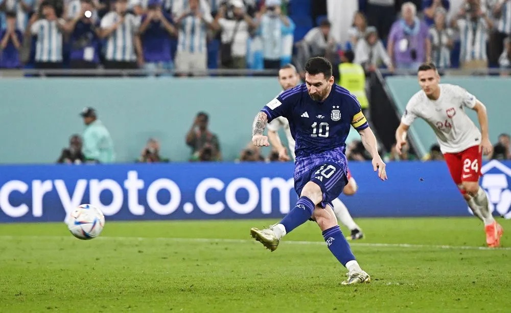 Messi và niềm cảm hứng màu tím xanh ảnh 1