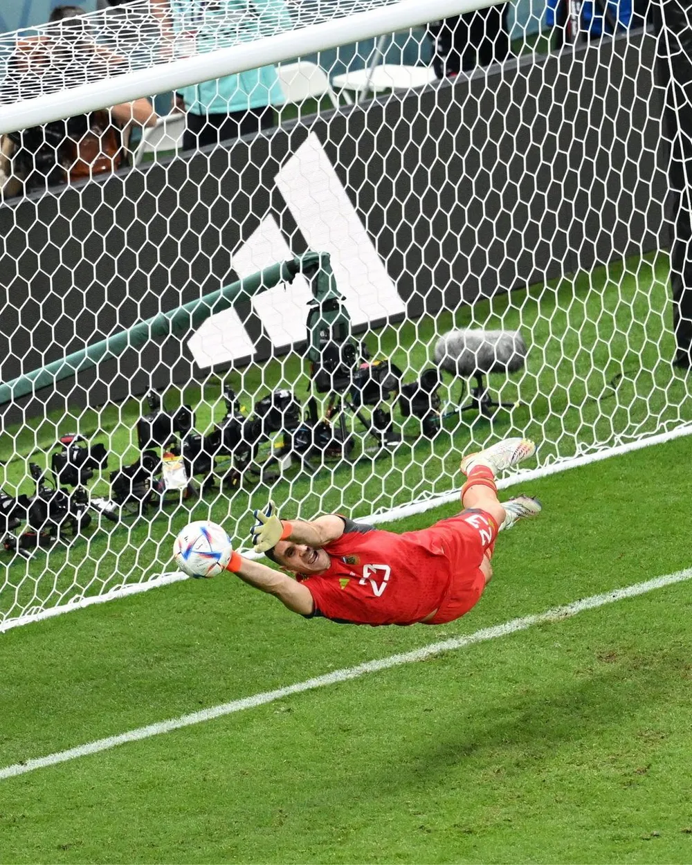 Lionel Messi toả sáng đưa Argentina tiến vào bán kết ảnh 2