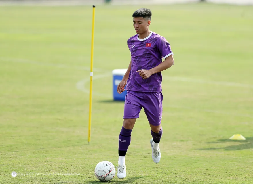 Bùi Tiến Dũng trở lại sân tập