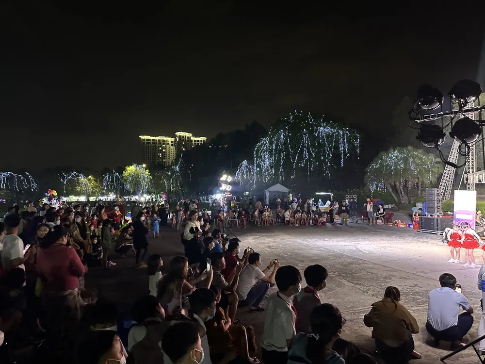 Đông đảo bạn trẻ đến tham gia chương trình