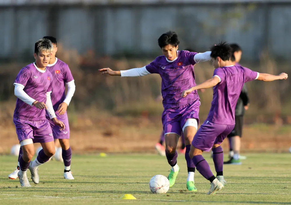 Đội tuyển Việt Nam tập luyện sẵn sàng cho cuộc tiếp đón Malaysia