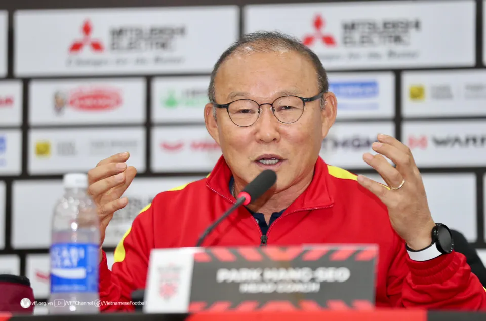 HLV Park Hang-seo có những góp ý với BTC chủ nhà về giờ họp báo