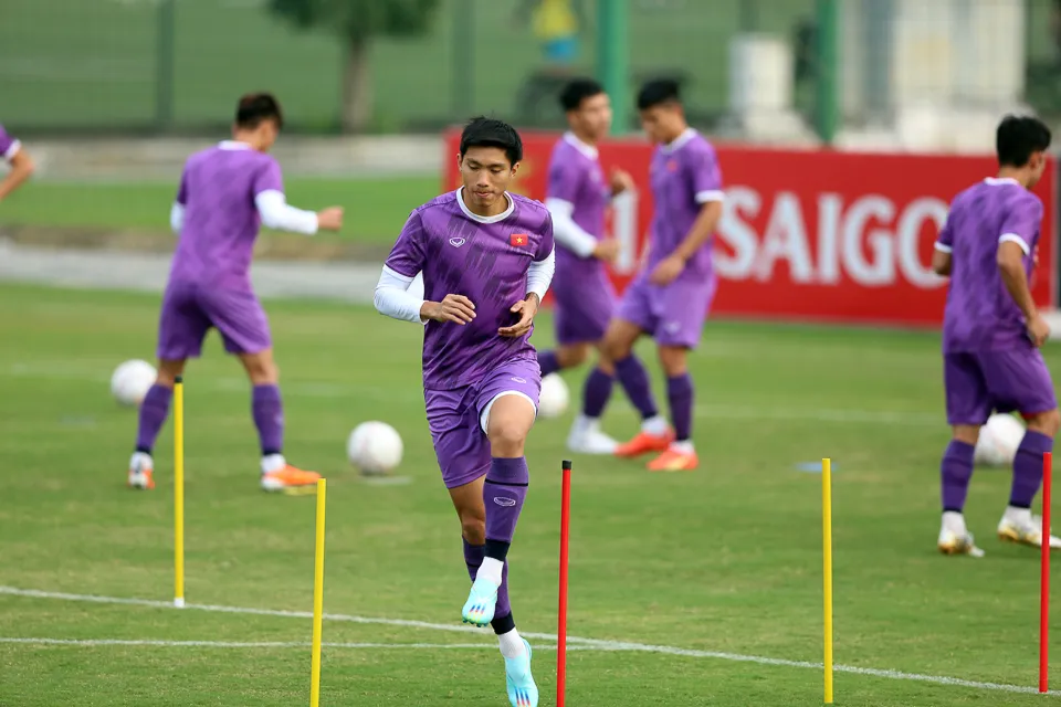 Đoàn Văn Hậu bị "cất" trên ghế dự bị ở trận gặp Singapore, hậu vệ này vẫn là "quân bài" chủ lực của HLV Park Hang-seo