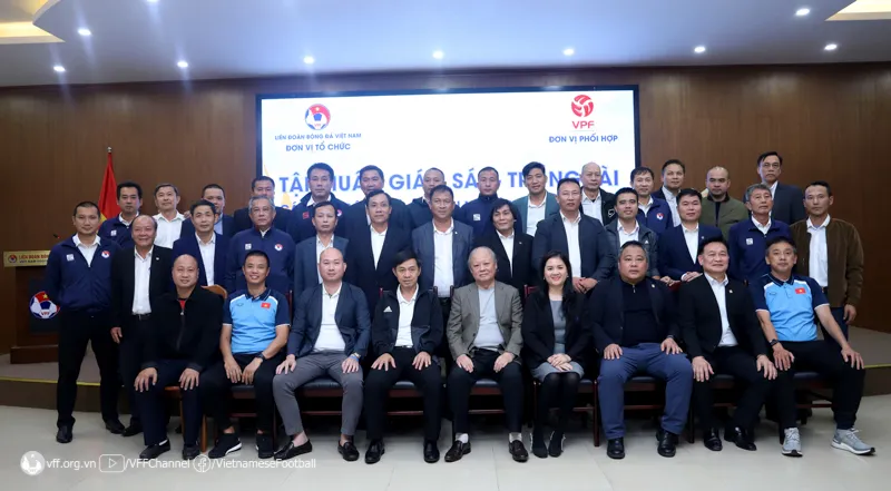 Các giám sát tham gia chương trình tập huấn chụp ảnh lưu niệm cùng Ban tổ chức Các giám sát tham gia chương trình tập huấn chụp ảnh lưu niệm cùng Ban tổ chức