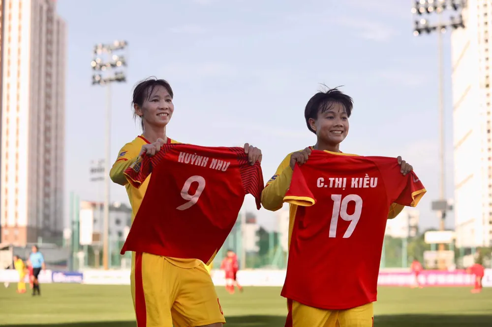 Thùy Trang tỏa sáng cùng đội TPHCM I trong năm 2022