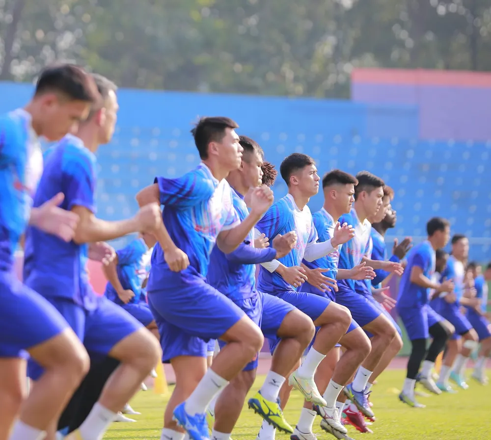 B.Bình Dương đạt 2 điểm sau hai trận đầu tiên B.Bình Dương đạt 2 điểm sau hai trận đầu tiên