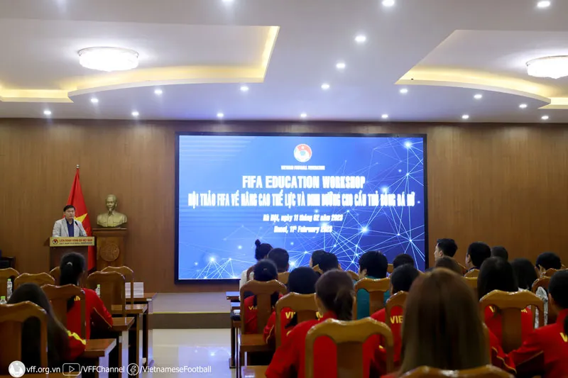 Phó Chủ tịch VFF Trần Anh Tú chia sẻ tại Hội thảo