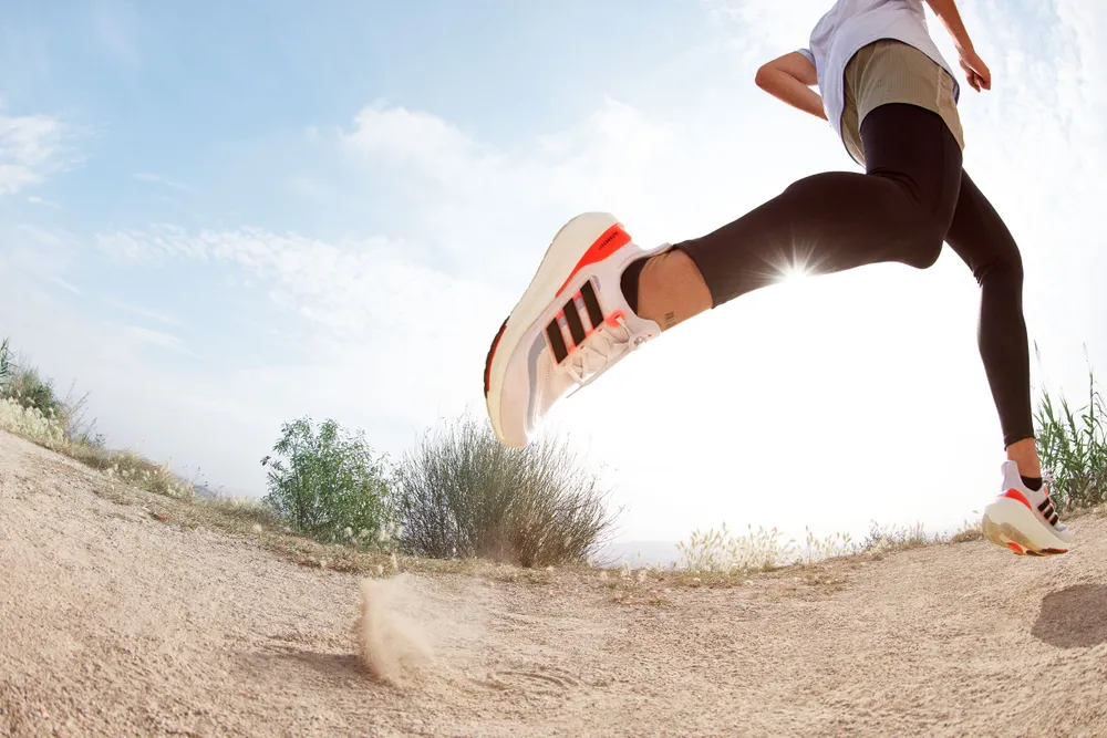 Giày chạy siêu nhẹ Ultraboost Light.