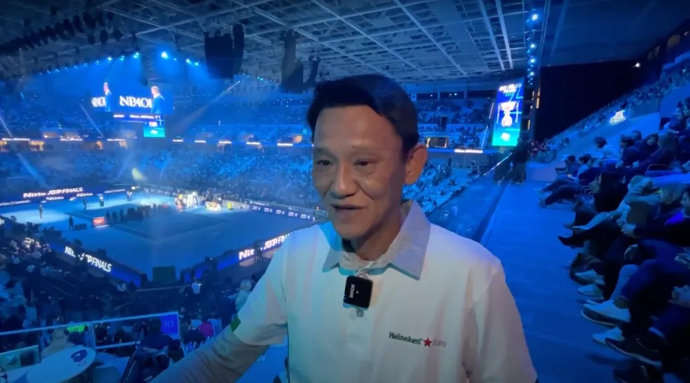 Khán giả hâm mộ quần vợt Việt Nam chia sẻ cảm nghĩ trước khi trận chung kết diễn ra