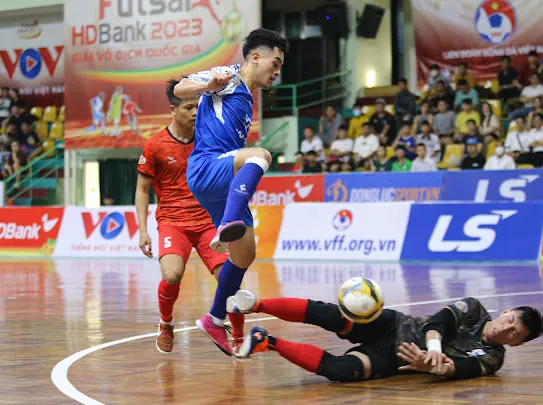 Sahako thắng đậm Tân Hiệp Hưng để tiếp tục giữ vững ngôi đầu 