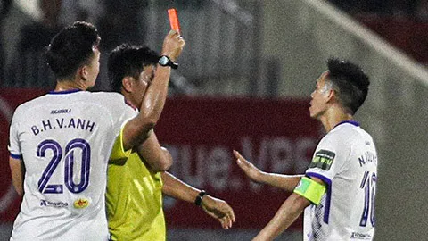 Văn Quyết bị thẻ đỏ sau trận Bình Định - Hà Nội FC