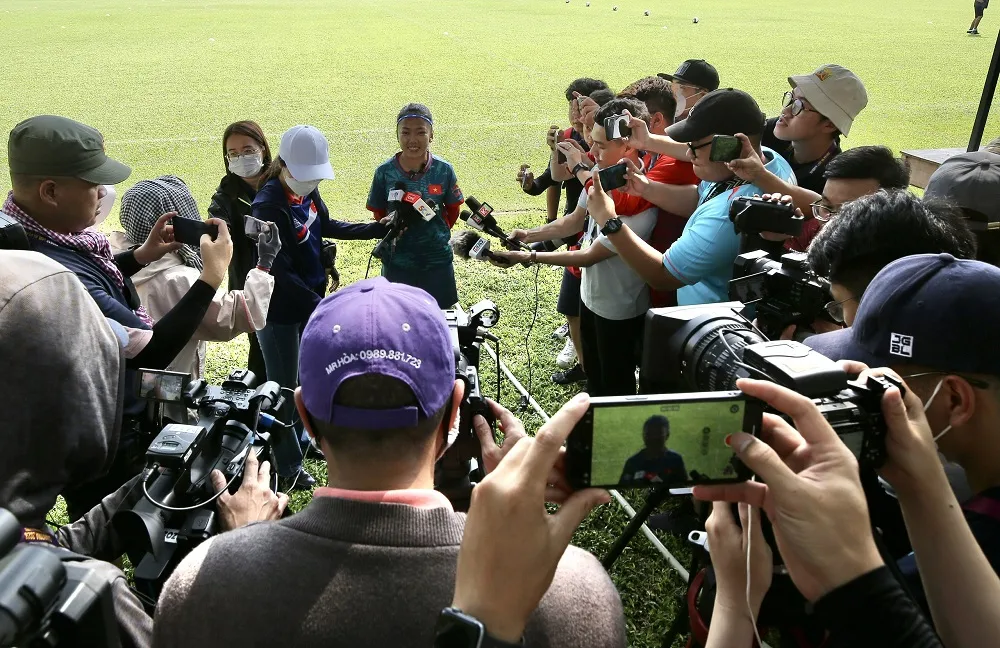 Chia sẻ cùng truyền thông trước buổi tập, Huỳnh Như cho biết: "Năm nay thực sự thì chúng tôi rơi vào bảng khá khó khăn. Nhưng với cương vị đương kim vô địch, toàn đội rất tự tin và quyết tâm sẽ chinh phục được tấm Huy chương vàng.