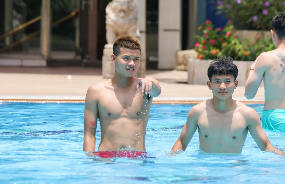 Văn Tùng tiếp tục tỏa sáng khi lần này chân sút đang thuộc biên chế CLB Hà Nội ghi bàn mở tỷ số