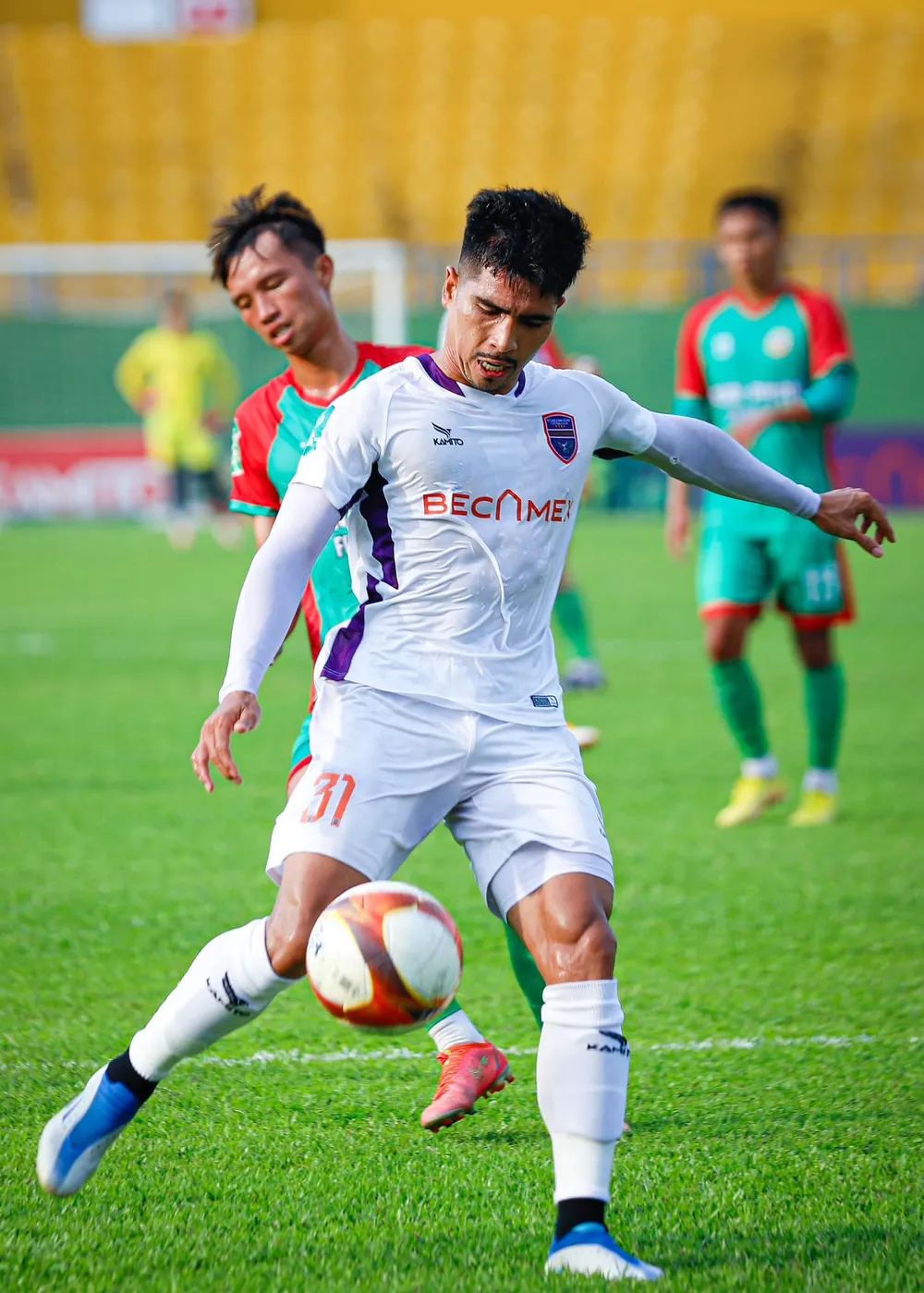 B.Bình Dương thắng Long An 4-1 trong trận giao hữu chiều 10-5