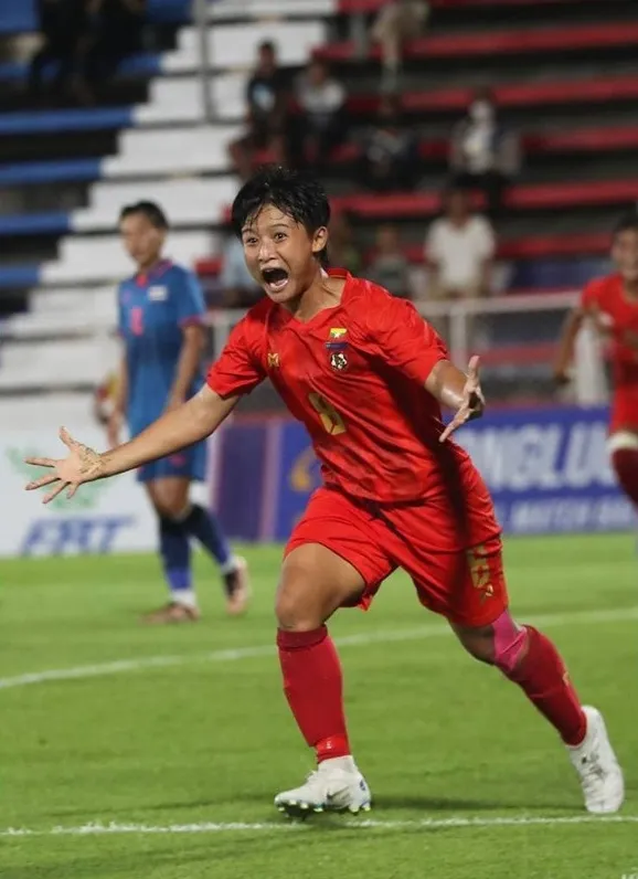 Myanmar gây sốc khi 4 lần đưa bóng vào lưới Thái Lan