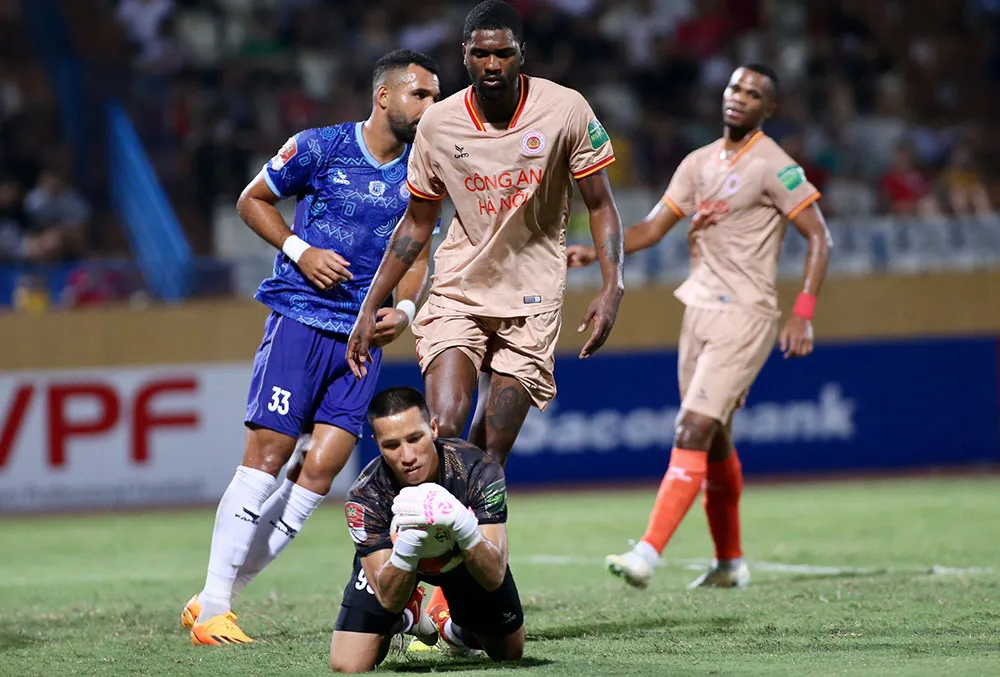 CAHN bất ngờ bị Khánh Hòa chia điểm ở vòng 10