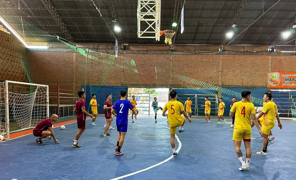 Và khởi động trước buổi tập đầu tiên Và khởi động trước buổi tập đầu tiên