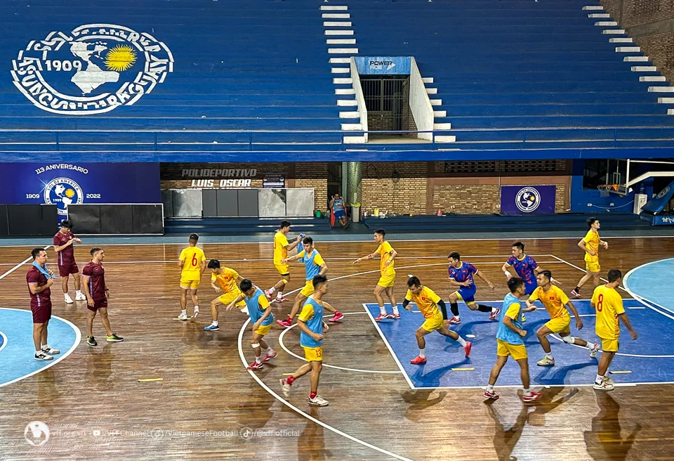 Đội tuyển futsal Việt Nam sẵn sàng cho trận đấu với đội tuyển Paraguay