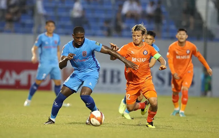 B.Bình Dương và Đà Nẵng cùng chưa có trận thắng nào qua 11 vòng đấu