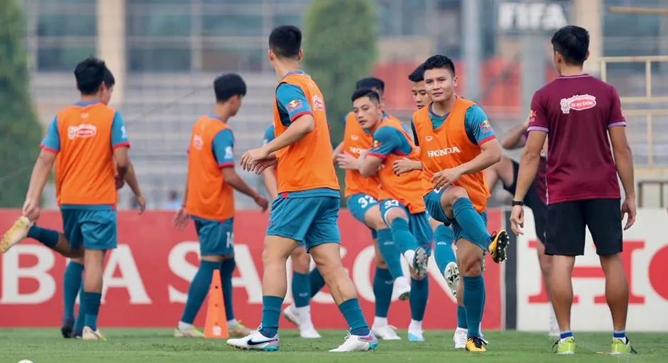 HLV Troussier sẽ sớm chọn ra danh sách từ 24 đến 27 cầu thủ cho trận đấu với Hồng Kông (TQ) HLV Troussier sẽ sớm chọn ra danh sách từ 24 đến 27 cầu thủ cho trận đấu với Hồng Kông (TQ)