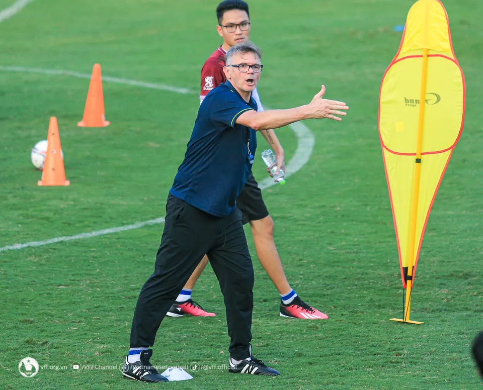 HLV Troussier sẽ có màn khởi động thành công cùng đội tuyển Việt Nam?