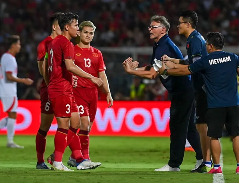 HLV Troussier đã có trận ra mắt thuận lợi cùng ĐT Việt Nam