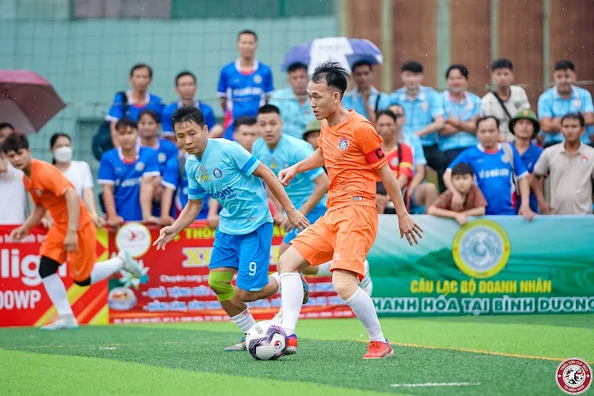 Các đội thi đấu quyết tâm với nhiều trận cầu kịch tính và hấp dẫn ngay ngày khai mạc giải 