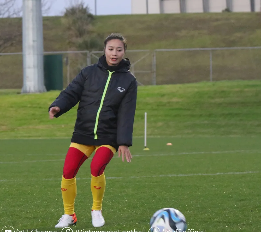 Hoàng Thị Loan trên sân tập tối 12-7