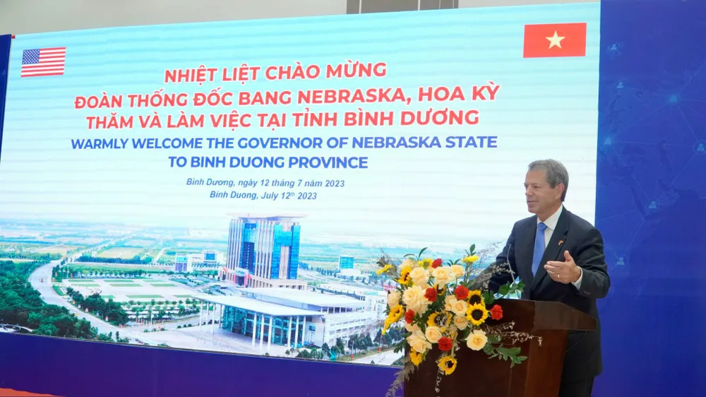 Ông Jim Pillen - Thống đốc bang Nebraska phát biểu tại lễ ký kết