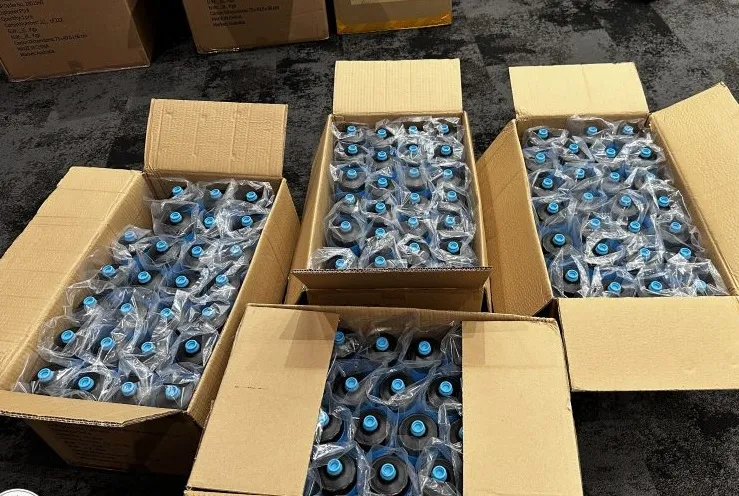 Để tạo điều kiện tốt nhất cho công tác tập luyện và thi đấu của các đội tuyển, FIFA cung cấp các trang thiết bị bao gồm: thùng đá, bình nước, túi đựng dụng cụ tập luyện, bóng thi đấu, tem giải đấu trên trang phục thi đấu của cầu thủ,…