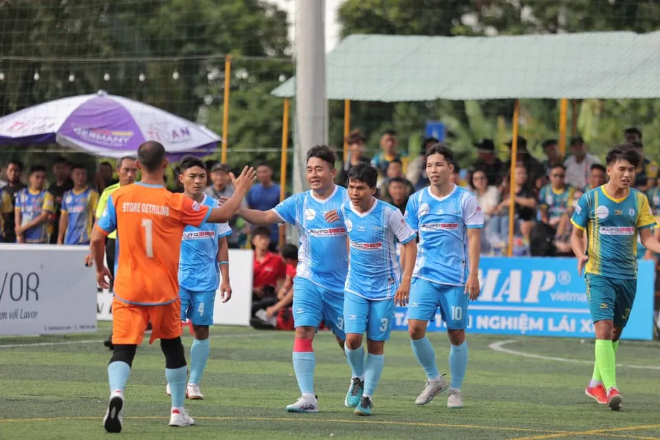 Capdervilar cùng Store Detailing có được chiến thắng trong trận ra quân