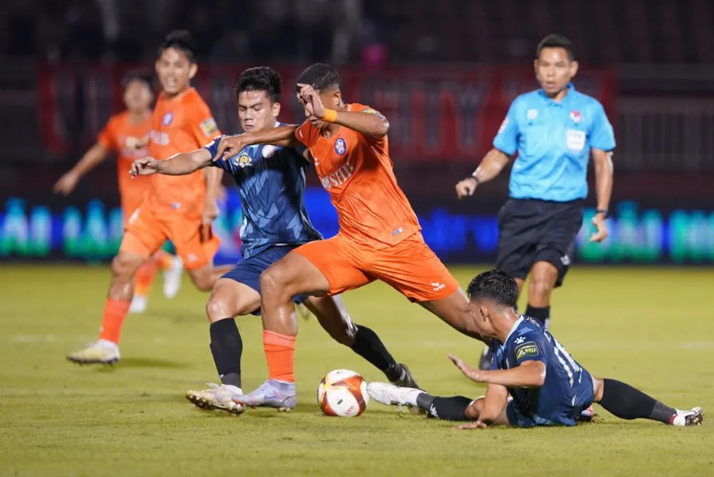 Dù vừa thua CLB TPHCM, nhưng xét về lịch thi đấu các trận còn lại thì Đà Nẵng khá thuận lợi trong cuộc đua trụ hạng