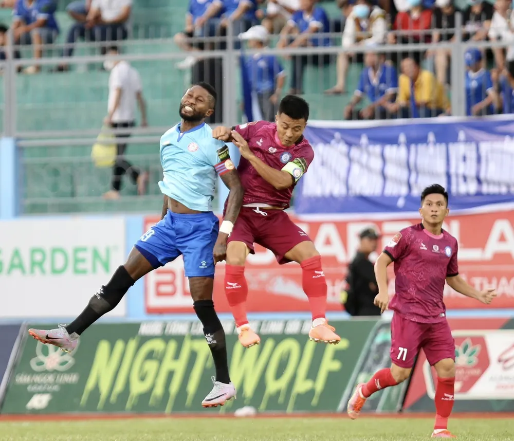 CLB TPHCM thua đậm 0-3 trên sân Nha Trang làm cho hành trình đua trụ hạng của họ trở nên khó khăn