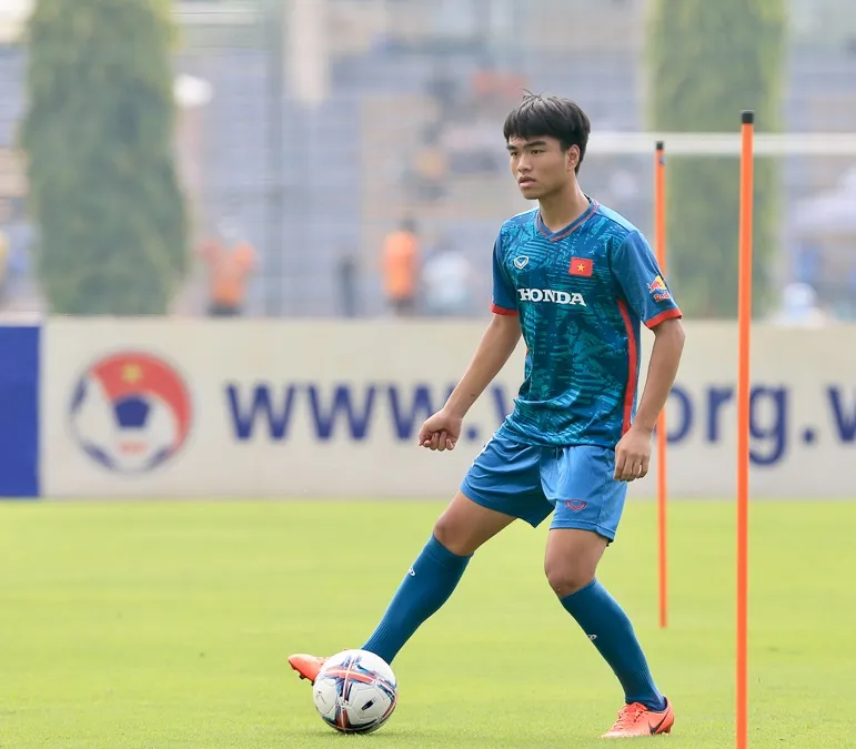 Tiền vệ Nguyễn Công Phương