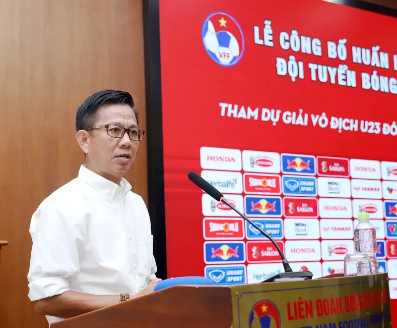 HLV Hoàng Anh Tuấn chia sẻ tại buổi lễ