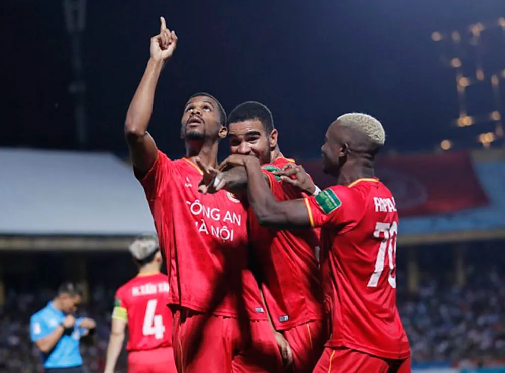 CAHN FC đang tạm chiếm ưu thế ở cuộc đua vô địch CAHN FC đang tạm chiếm ưu thế ở cuộc đua vô địch