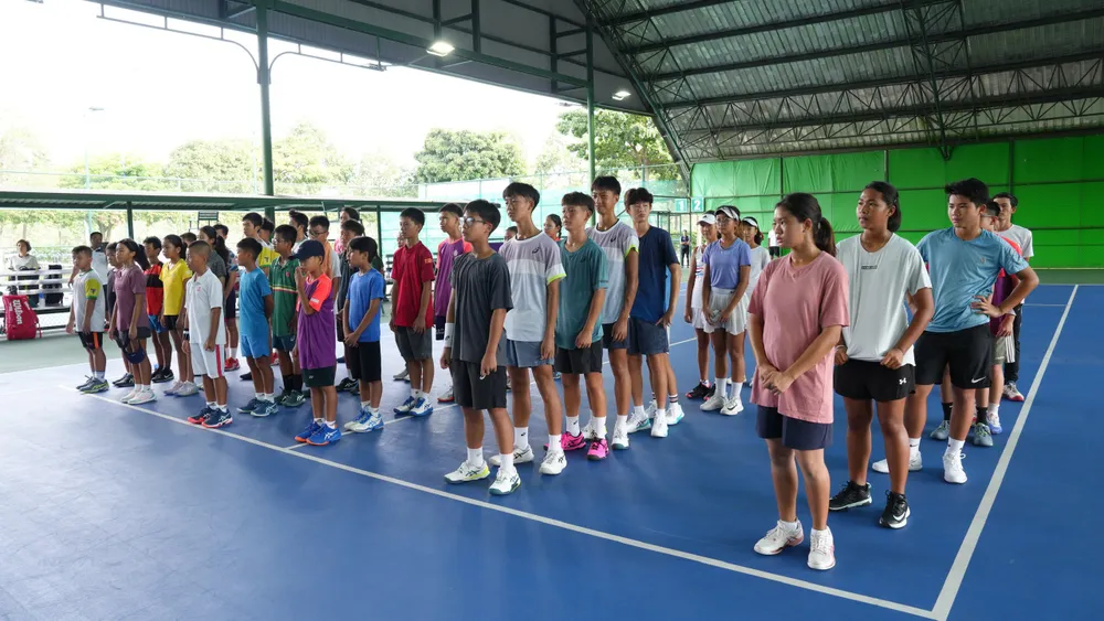 Các VĐV tham dự lễ khai mạc ngày 12-8