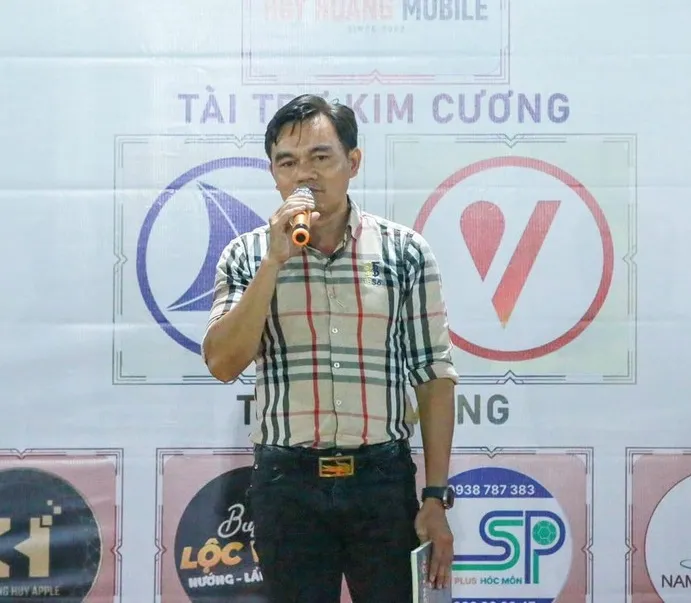 Ông Lê Minh Huy, nhà tài trợ kim cương chia sẻ tại buổi họp