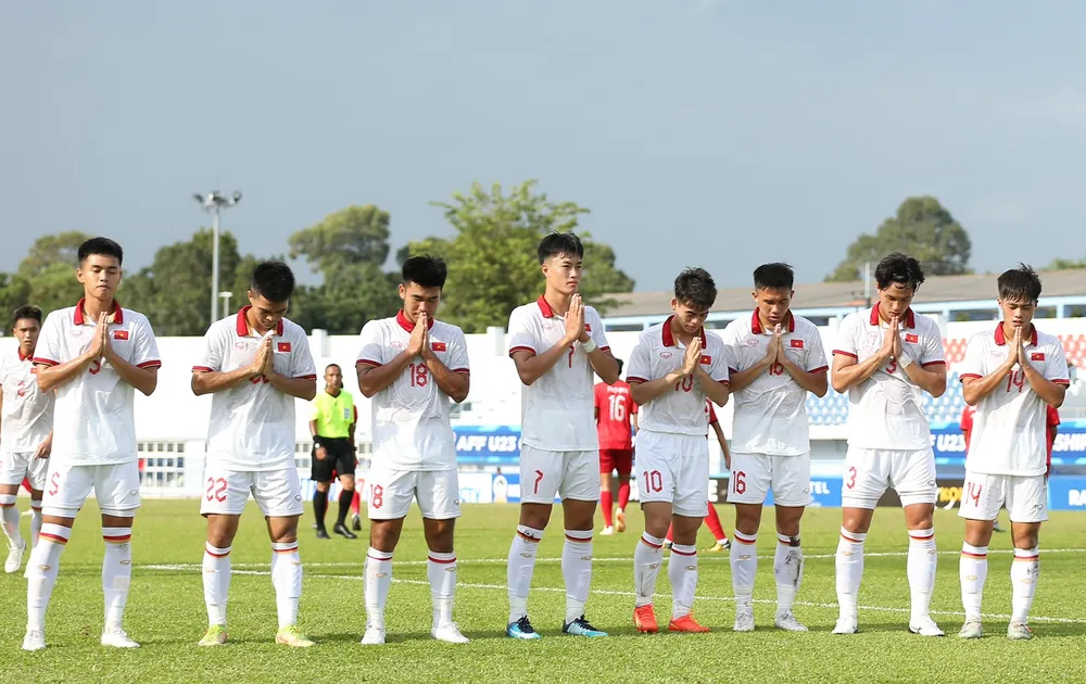 Các tuyển thủ U23 Việt Nam sau khi có bàn thắng đã cùng nhau tưởng nhớ đến 3 thành viên của HA.GL không may qua đời.