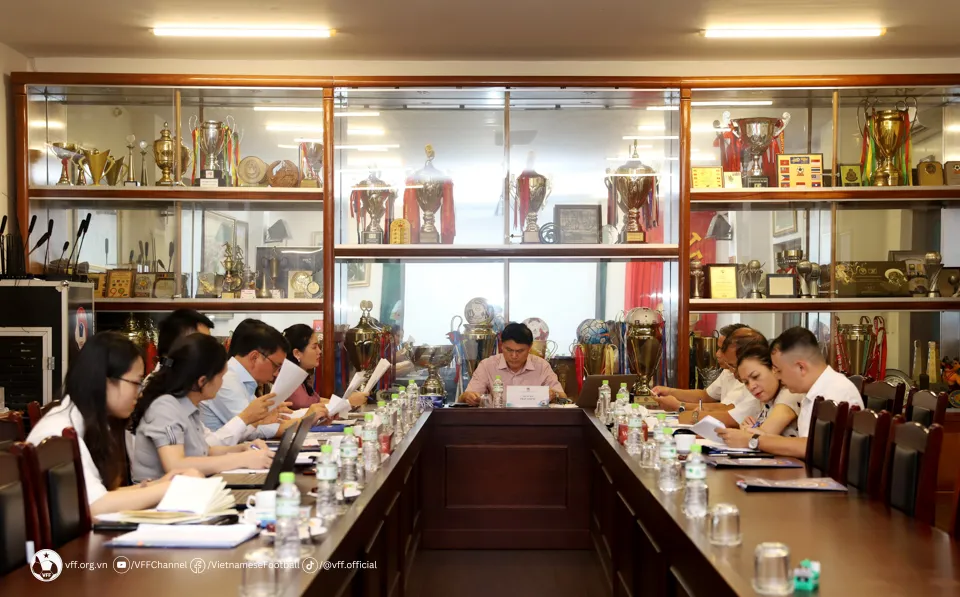 Buổi họp của Ban cấp phép vào chiều 31-8