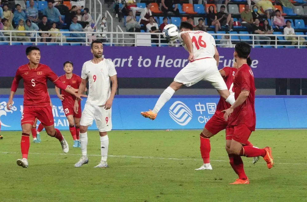 Vòng 16m50 của Olympic Việt Nam luôn "nóng" trước sức ép từ các cầu thủ Iran