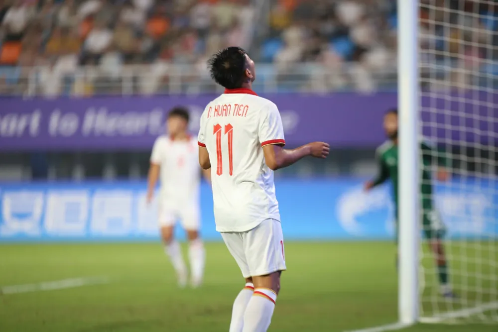 Xuân Tiến nuối tiếc với cơ hội ghi bàn vào lưới Saudoi Arabia.