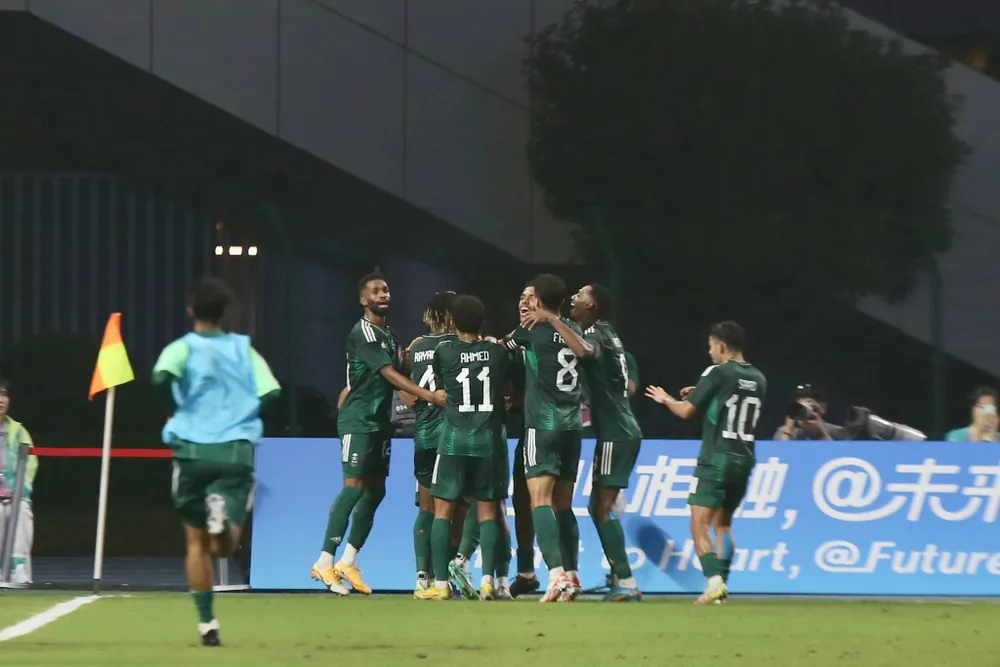 Các cầu thủ O.Saudi Arabia ăn mừng bàn tháng mở tỷ số trận đấu.