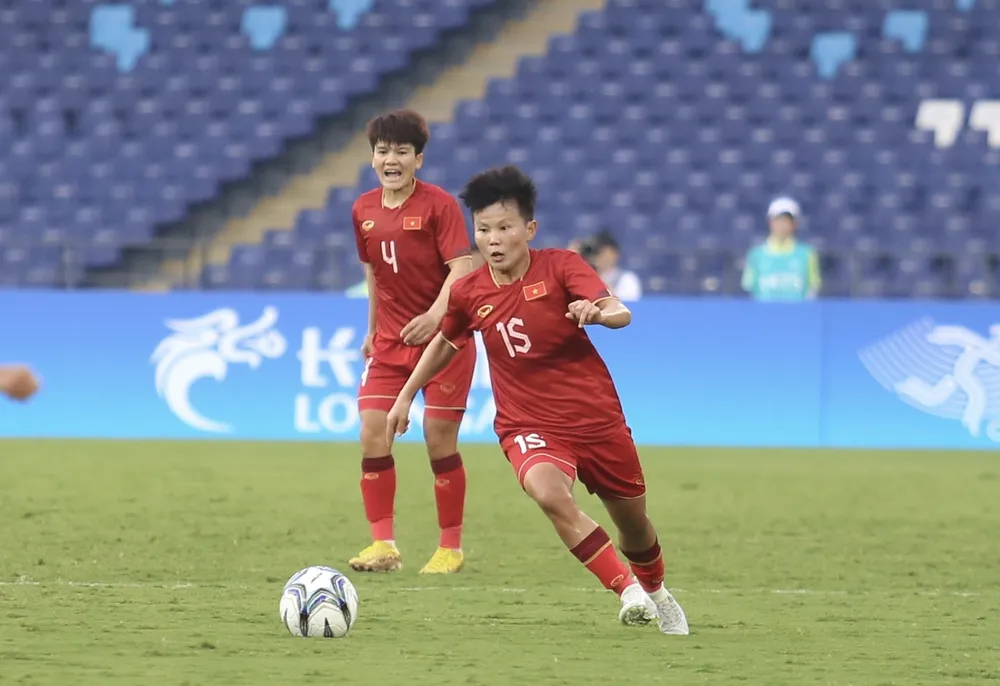 Bích Thùy bùng nổ khi vào sân ở hiệp 2