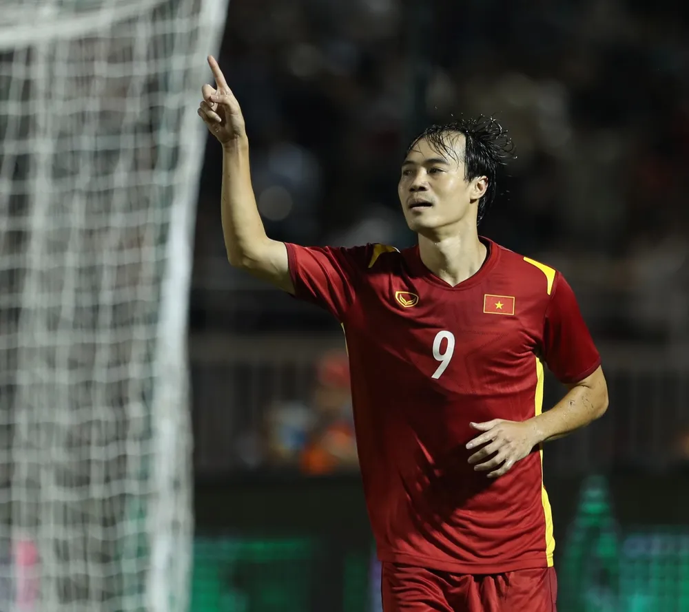 Văn Toàn lập công ở bàn thắng mở tỷ số của đội tuyển Việt Nam