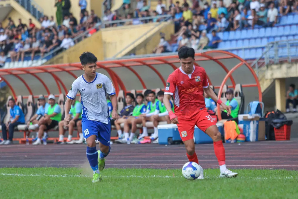 Các cầu thủ Huế thua trận "chung kết ngược" với Đồng Nai. Ảnh: QUỲNH MAI