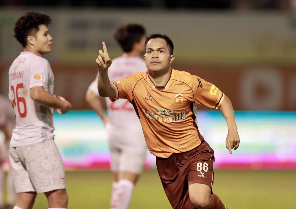 HAGL vượt qua Viettel FC ở trận cầu đầy kịch tính. ẢNH: MINH TRẦN