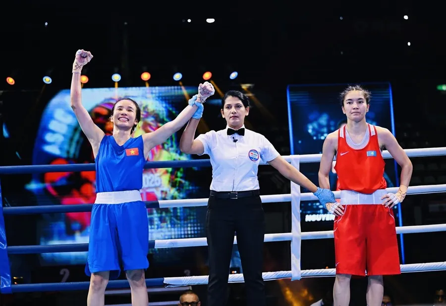 Võ sĩ trẻ Ngọc Trân (trái) giành HCV tại Sri Lanka. Ảnh: ASBC