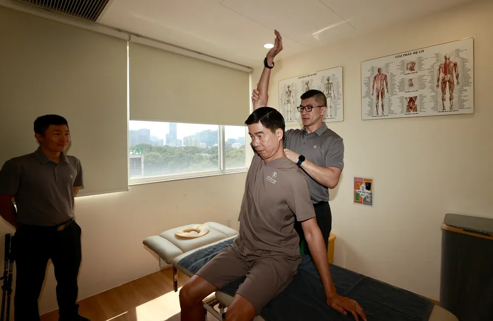 Chuyen gia Australia tri lieu cho VDV pickleball Vu Thanh Duong.jpg